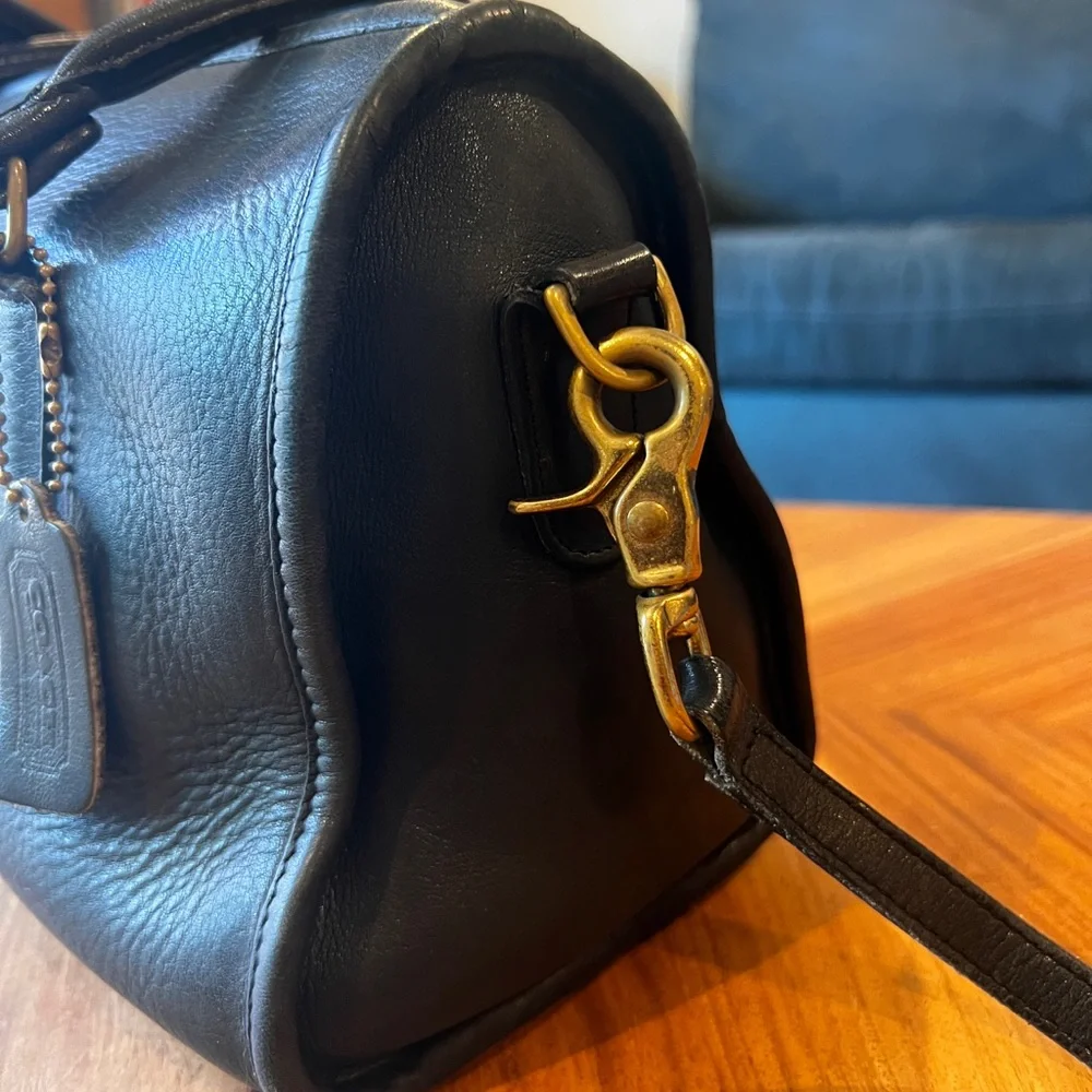 VINTAGE CÓRNER: COACH DESIGNER BONNIE CASHIN Black Leather Handbag with Strap - Picture 12 of 12